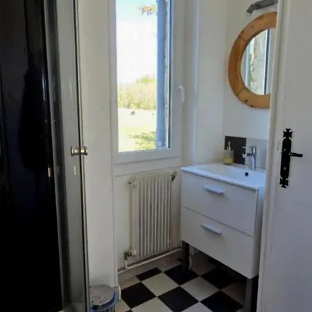 Zecamping 3 Etoiles Pet Friendly Et Piscine Avec Acces Direct A Un 营地