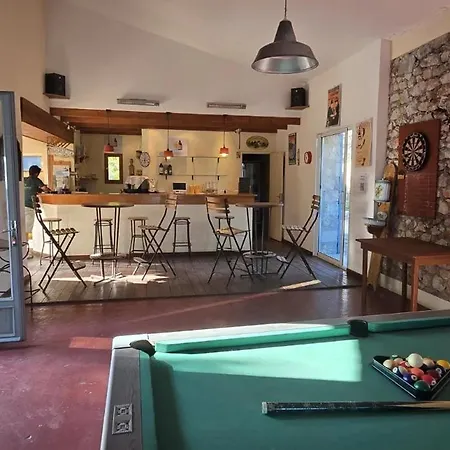Zecamping 3 Etoiles Pet Friendly Et Piscine Avec Acces Direct A Un 营地