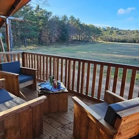 Zecamping 3 Etoiles Pet Friendly Et Piscine Avec Acces Direct A Un *