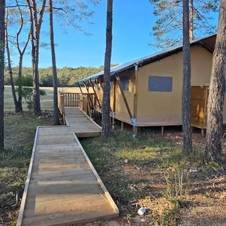 Zecamping 3 Etoiles Pet Friendly Et Piscine Avec Acces Direct A Un 坎松