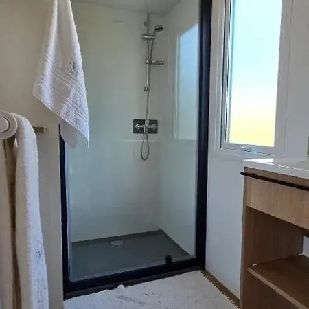Zecamping 3 Etoiles Pet Friendly Et Piscine Avec Acces Direct A Un