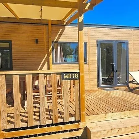 Zecamping 3 Etoiles Pet Friendly Et Piscine Avec Acces Direct A Un 营地 坎松