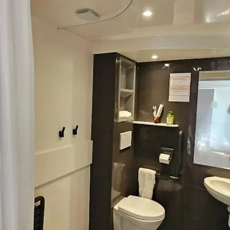 Zecamping 3 Etoiles Pet Friendly Et Piscine Avec Acces Direct A Un Camping