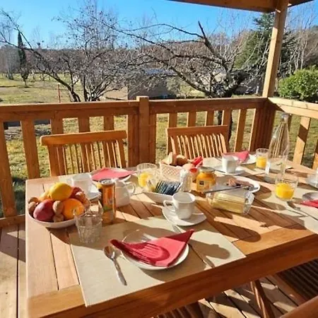 Zecamping 3 Etoiles Pet Friendly Et Piscine Avec Acces Direct A Un 营地