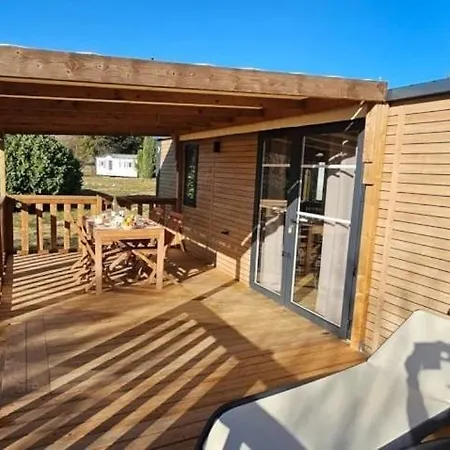 Zecamping 3 Etoiles Pet Friendly Et Piscine Avec Acces Direct A Un Quinson