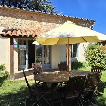 Camping Zecamping 3 Etoiles Pet Friendly Et Piscine Avec Acces Direct A Un *