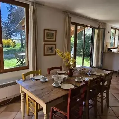 Zecamping 3 Etoiles Pet Friendly Et Piscine Avec Acces Direct A Un 营地 *