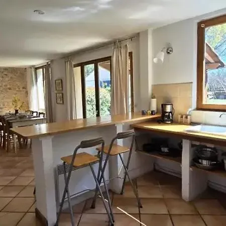 Zecamping 3 Etoiles Pet Friendly Et Piscine Avec Acces Direct A Un 营地 *
